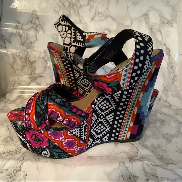 Steve Madden Winonna Aztec wedge platform heel - Picture 6 of 6